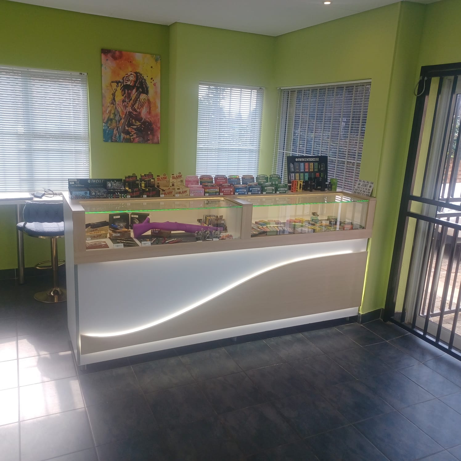Garth mountains retail store 1